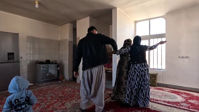 Because of the fight between Maryam and her mother-in-law, Afsana went to her father's house смотреть онлайн