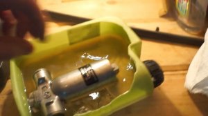 BMW X5 E53 3.0i - двигатель М54 - чистка регулятора холостого хода (РХХ)  бензином.