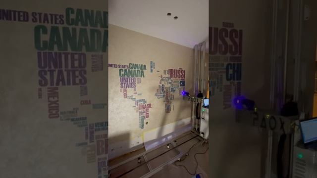 Работает принтер для стен! #shorts смотреть онлайн