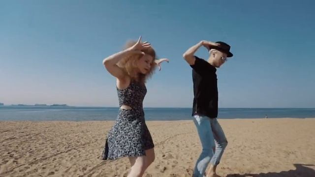 Mark Kuklin & Maria Fatova | Oh Wonder - Shark