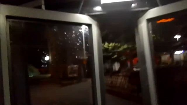 Türentest Tür 3 Mercedes-Benz Citaro C2 G an der Bushaltestelle am Bahnhof in Hochheim смотреть онлайн