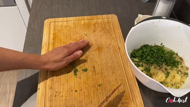 ЗАПЕЧЕННЫЕ В ДУХОВКЕ ОЛАДЬИ ИЗ ЦУКИНИ С СЫРОМ. ОЛАДЬИ ИЗ КАБАЧКОВ.БЫСТРО. COURGETTE CHEESE PANCAKES смотреть онлайн