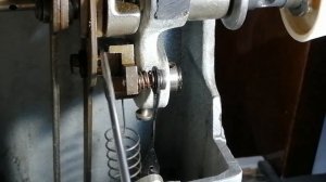 Швейная машина Veritas шьёт назад.