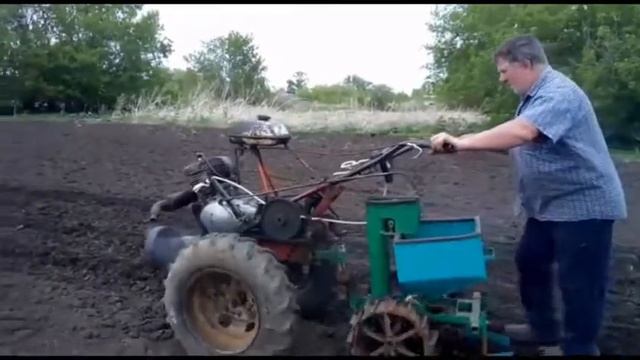 Пашим и садим картошку самодельными агрегатами смотреть онлайн