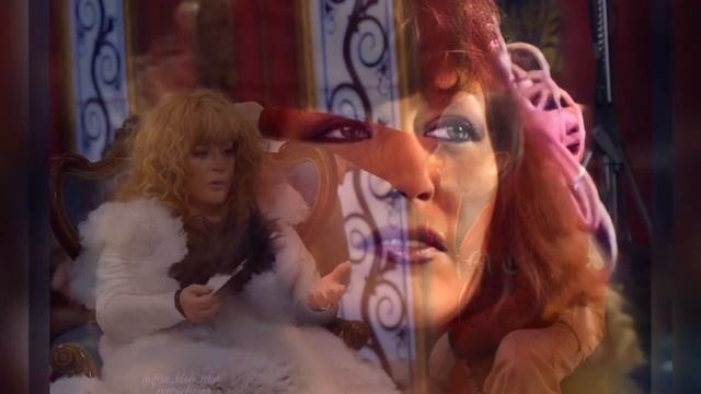 Леди в белом: Алла Пугачева на прогулке показала себя без макияжа на редком селфи смотреть онлайн