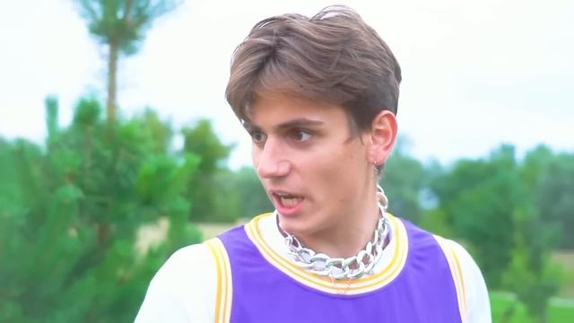 Богатая VS Бедная Тюрьма Из Картона || Мы Построили Секретную Комнату В Тюрьме смотреть онлайн