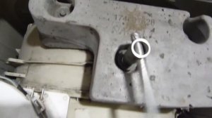 Как снять противовес в стиральной машине?