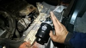 Замена ручной подкачки " лягушки " и топливного фильтра. Nissan Atlas