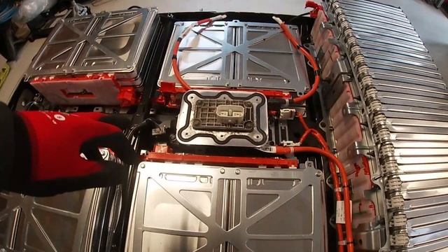 Audi 80 EV Conversion - Part 7 - Leaf 24kWh Battery Pack Teardown смотреть онлайн