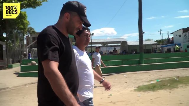 5000 détenus pour seulement 800 places - Palmasola la "ville-prison" смотреть онлайн