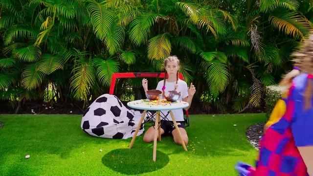 Nastya Dan Mia Bermain Tantangan Balon  Bermain Di Berbagai Kompetisi Danmemenangkan Hadiah настя