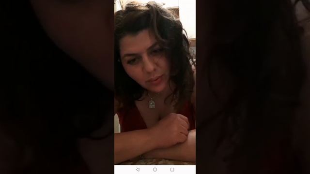 Наира с друг вокруг