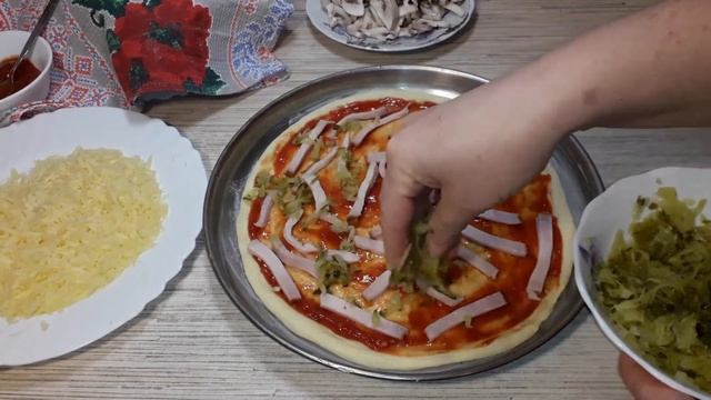 Пицца с солеными огурцами. Как приготовить пиццу с солеными огурцами. смотреть онлайн