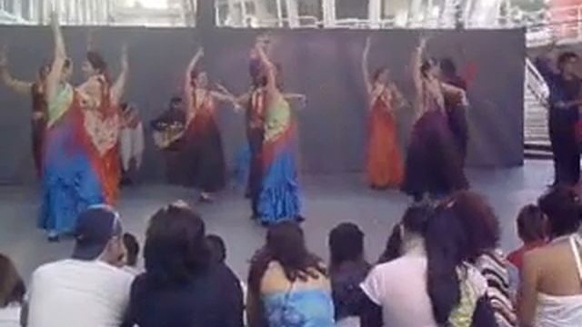 SEVILLANAS. "ALMA PEREGRINA", Día internacional de la Danza 2010 смотреть онлайн