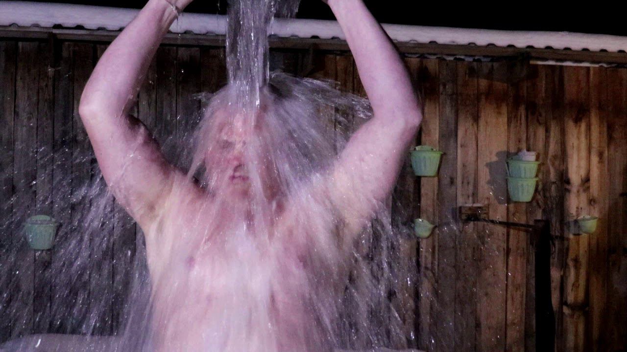 Крещение Господне Первый раз в жизни обливаюсь холодной водой смотреть онлайн