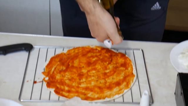 Пицца на тортилье. Рецепт быстрой и вкусной пиццы. смотреть онлайн