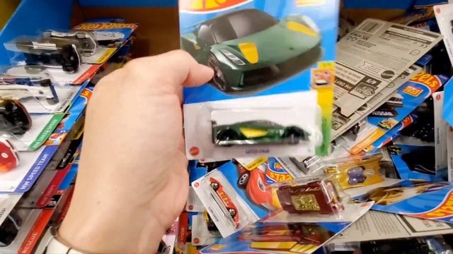 Hot Wheels Peg Hunting | Treasure Hunt N Case at Target смотреть онлайн