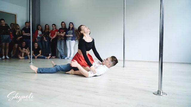 Poledance, воздушная акробатика смотреть онлайн