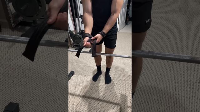 How to set up and use LIFTING STRAPS! смотреть онлайн