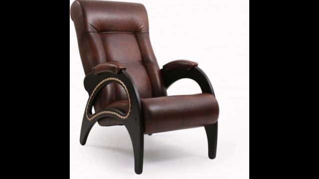 Конструкция кресла с деревянными подлокотниками