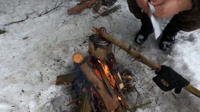 Зимний поход в лес.Готовлю картофельные зразы на костре.Таёжный чай. смотреть онлайн