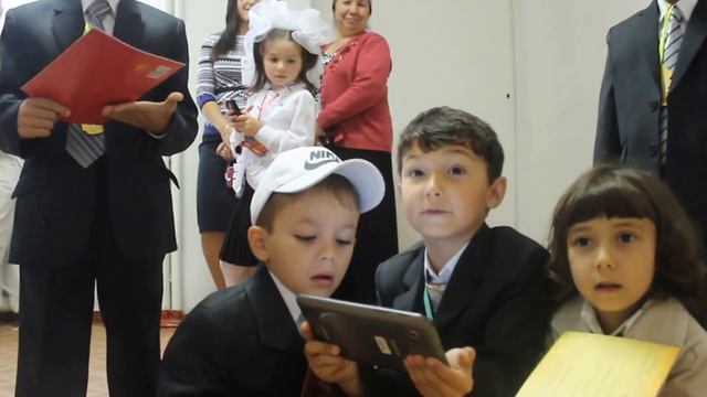 Первоклассник объясняет что такое "планшет".День знаний. смотреть онлайн