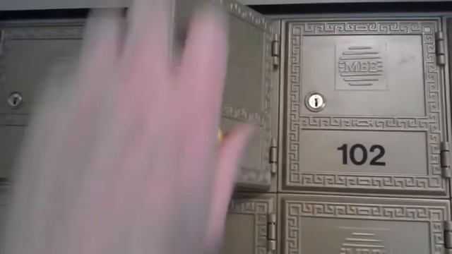 Who's in the Mail Box at Mail Boxes Etc in Sheffield Today? смотреть онлайн
