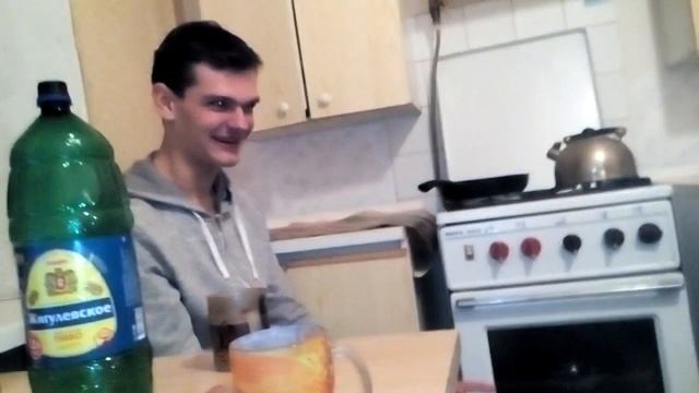 История про две какашки и пацыков с автоматами ) смотреть онлайн