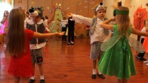 старшая группа танец Разноцветная игра