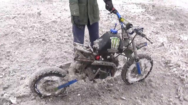 Вырвало зад на ПитБайке|Застряли в сугробе на квадроцикле. смотреть онлайн