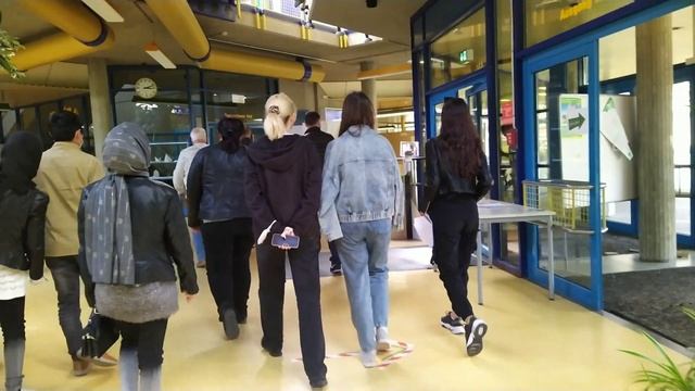 КАК ВЫГЛЯДИТ ШКОЛА В ГЕРМАНИИ смотреть онлайн