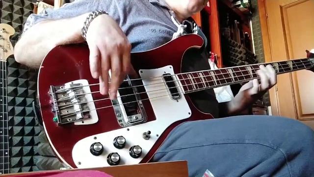 Epic Steve Harris bass line with a 1973 Rickenbacker 4001- To Tame a Land - (part two) смотреть онлайн