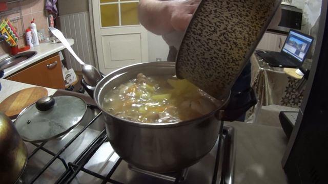 КУРИНЫЙ СУП С МОЛОЧНЫМИ ШАМПИНЬОНАМИ И ПЛАВЛЕНЫМ СЫРОМ смотреть онлайн