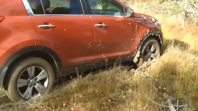Kia sportage 2012 stuck in mud (offroad) смотреть онлайн