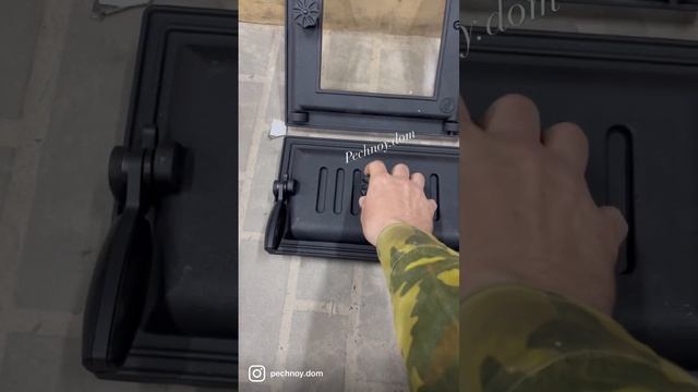 Универсальная чугунная топочная дверь 250*280мм со стеклом В наличии смотреть онлайн