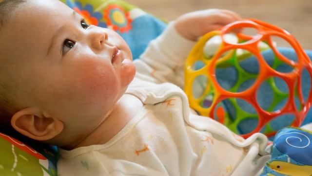 МЛАДЕНЕЦ УПАЛ С РУК ЧТО ДЕЛАТЬ | Что может произойти когда ребенок упал смотреть онлайн