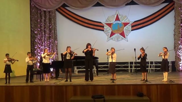 Ансамбль скрипачей"Веселая скрипка" Манчинни"Лунная река" преп.А.К.Безкоровайная смотреть онлайн