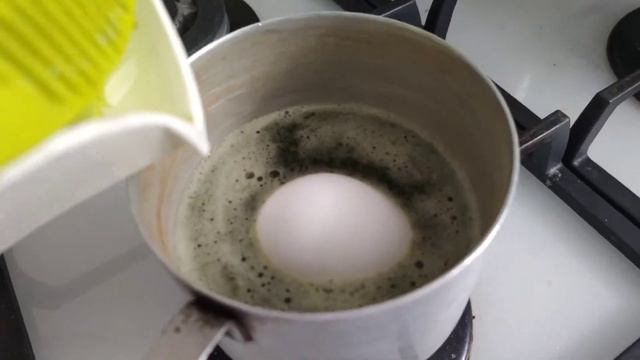 Тестирую натуральные красители на яйцах. Крапива. Кофе. Паприка. смотреть онлайн