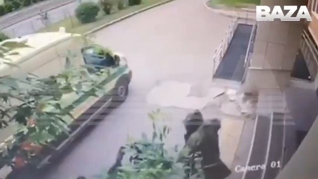 Видео зафиксировало момент ограбления инкассаторов в Красноярске - DK.RU
