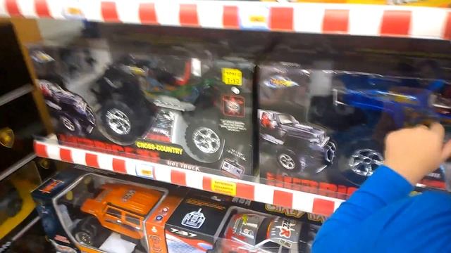 VLOG ПОКУПАЕМ ДЕТСКИЕ ИГРУШКИ В БУБЛЬ ГУМЕ (ЮЖНО-САХАЛИНСК,БУБЛЬ ГУМ 2015)/Shopping смотреть онлайн