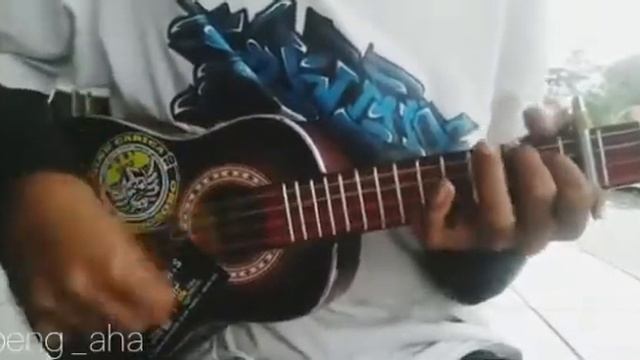LARA HATI cover ukulele смотреть онлайн
