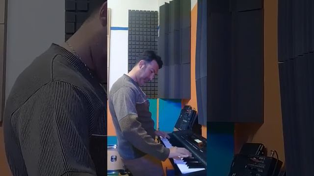 Solo de Rock And Roll / Blues en un Teclado Kurzweil KP 100 [Daniel Requena]. смотреть онлайн