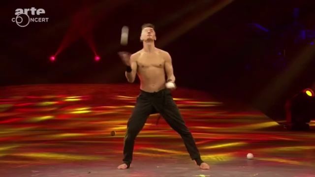 "IDOL" {Balls juggling} смотреть онлайн