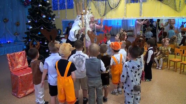 Новогодний утренник в детском саду №101 группа "Ягодка" смотреть онлайн
