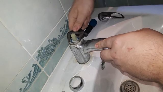 Как поменять картридж на смесителе/Ремонт смесителя/Замена картриджа на смесителе смотреть онлайн