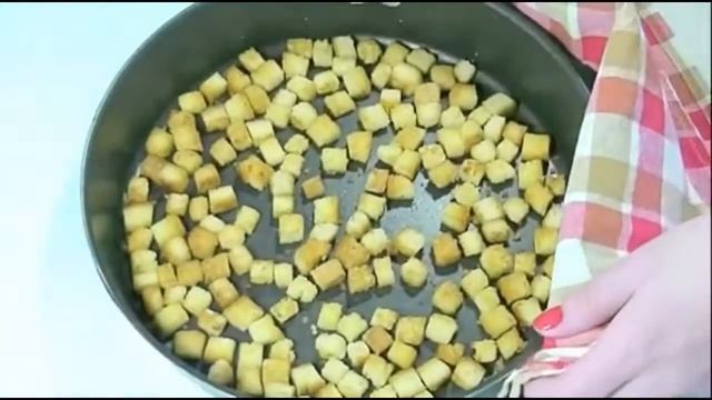 Сухарики для салата - 2 способа приготовления смотреть онлайн