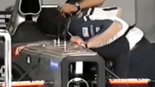 1998 F1 Argentine GP - Thursday work in the Minardi pit смотреть онлайн