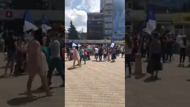 Первый день лета, а значит, сегодня ваш праздник, ребята! смотреть онлайн