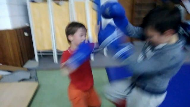 Тренировочные спаринги ММА дети. Бойцовский клуб единоборств №1 "Доброта" смотреть онлайн