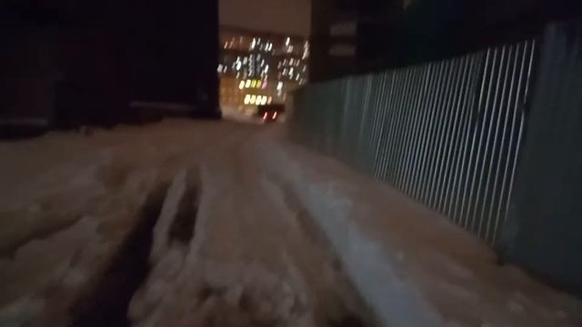 Норильск. Дороги во дворах не почищены. За весь день. За, что платим им зарплаты???? смотреть онлайн